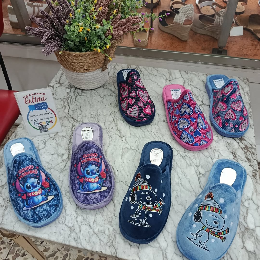 Zapatillas de casa con personajes Stitch y Snoopy